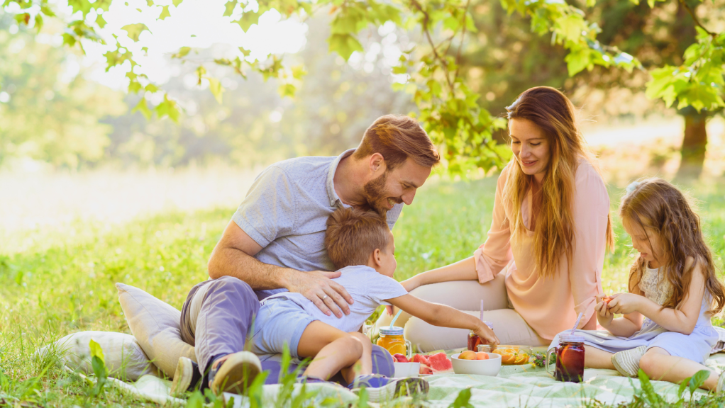  A joyful family enjoying time in nature, reflecting a lifestyle committed to outdoor activities, health, and the environment.